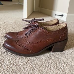 FRYE WingTip Maggie Perforated Brown Oxfords Sz 7